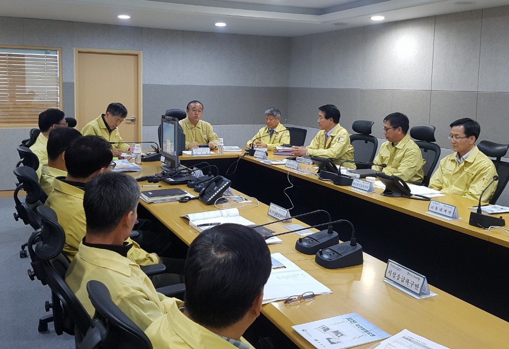 1. 최양식 경주시장이 16일 경주시재난안전대책본부 브리핑을 통해 재난상황에서 선제적 대응을 강조하고 있다 (2)