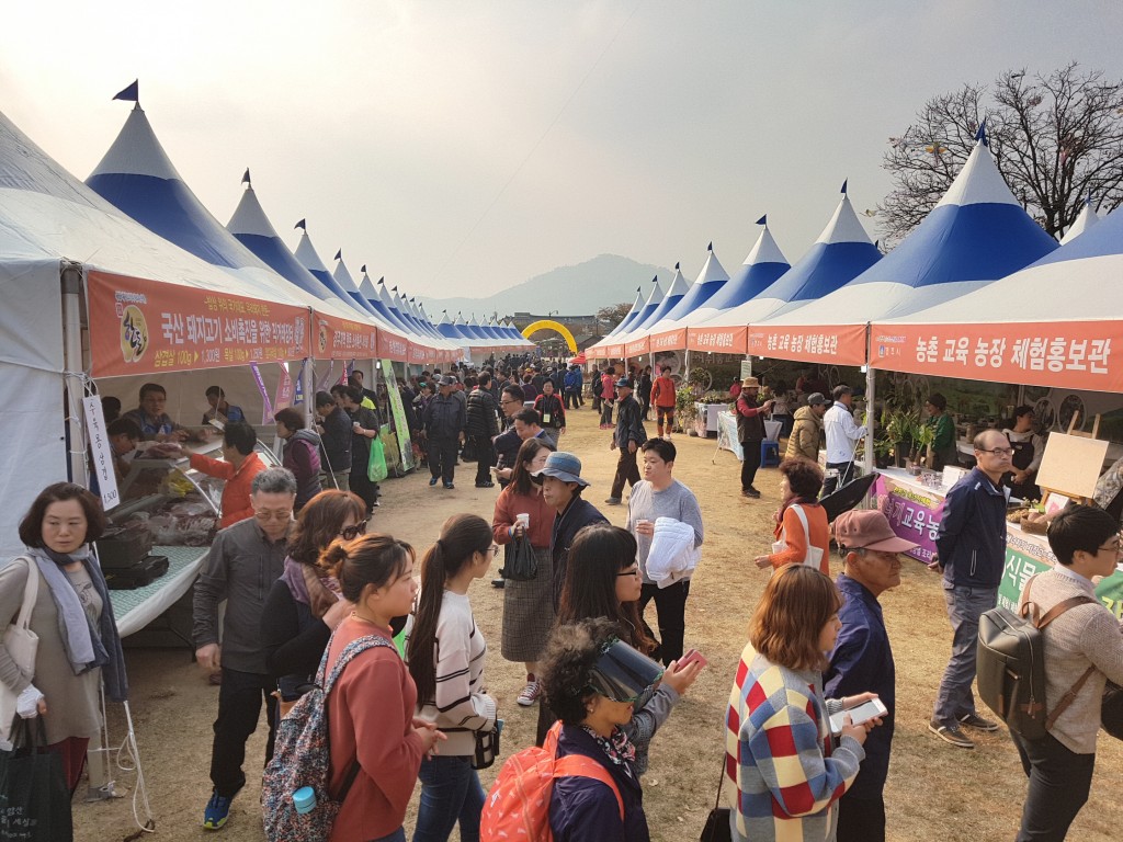 2. 경주시농축수산물대축제 성황) (1)