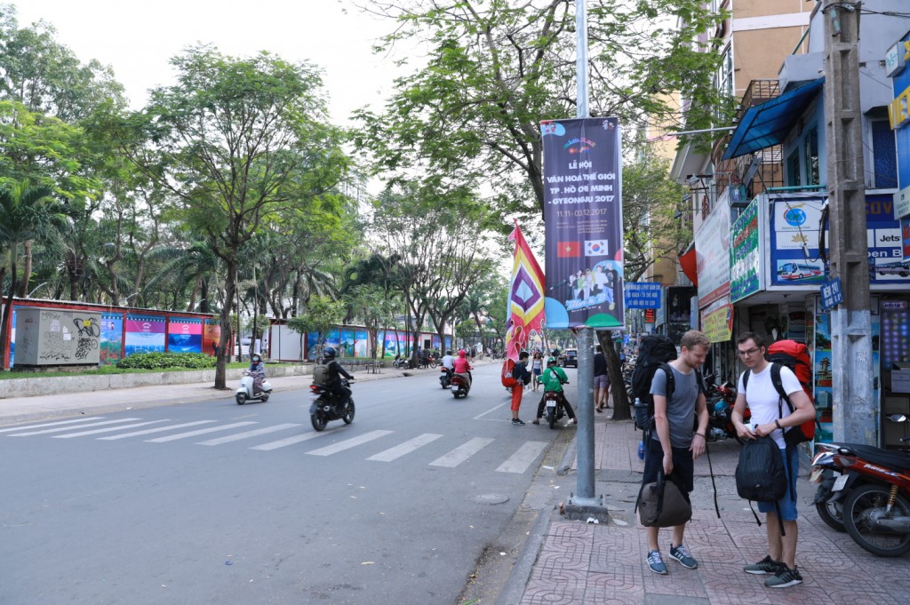 9.23공원 바자르 근처 호찌민엑스포 배너