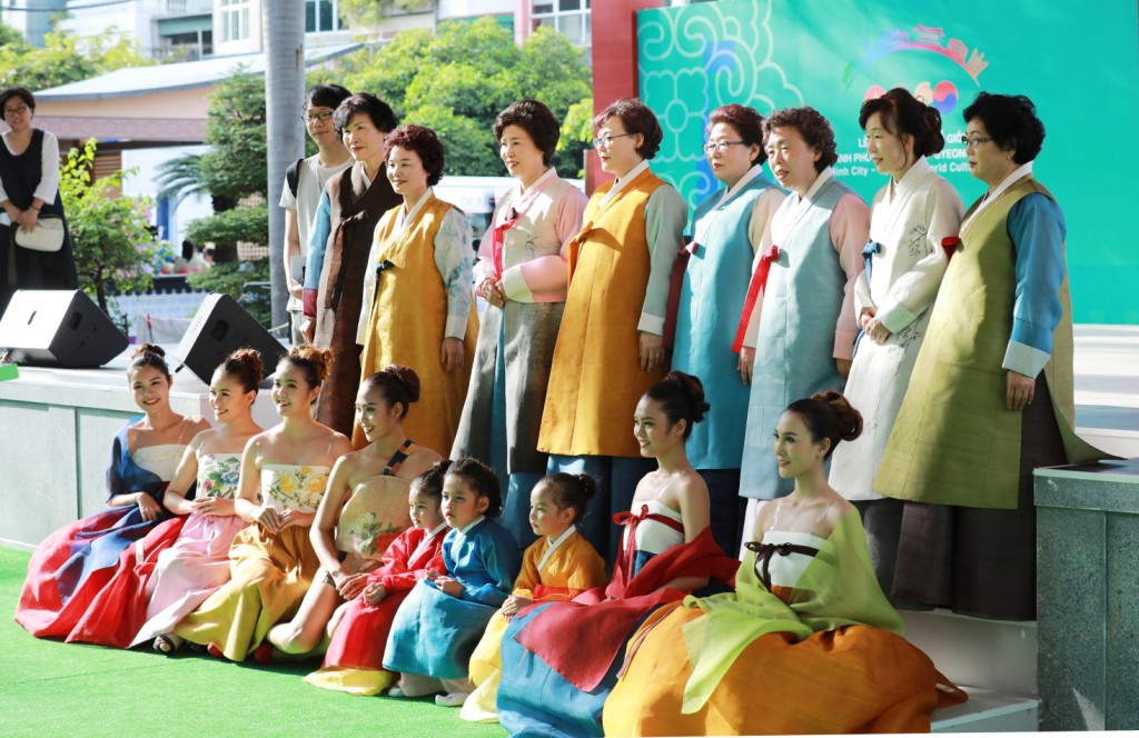 안동시(자연문화원공연) 자연염색 패션쇼1