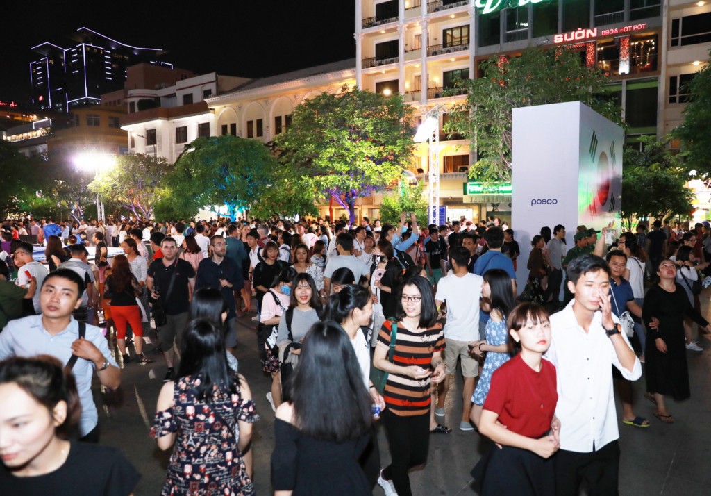 응우엔후에 거리 야경 3 (11월 21일)