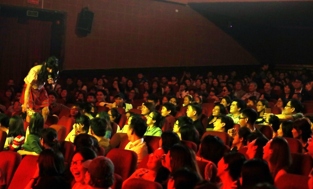 플라잉 공연 중