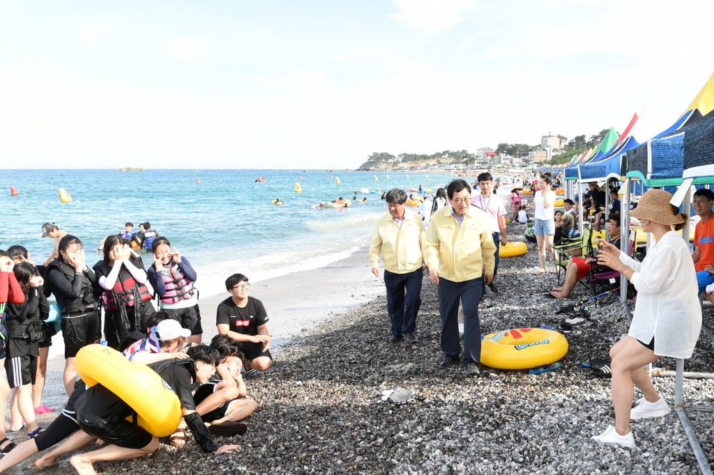 1. 주낙영 경주시장, 해수욕장 운영상황 현장점검 (3)