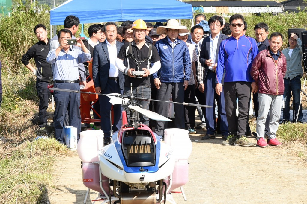 1. 경주시 논 이용 사료용 벼 생산으로 사료작물 자급률 향상 (무인헬기 항공직파 시연)