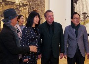 1일 솔거미술관을 관람하고 있는 박대성 화백 슈뢰더부부 이두환 문화엑스포 사무처장 (왼쪽부터)