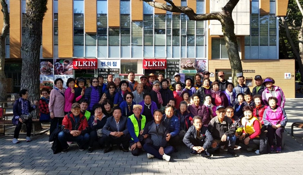 7 산내면 대현3리 청년회 지역 어른신과 효도관광