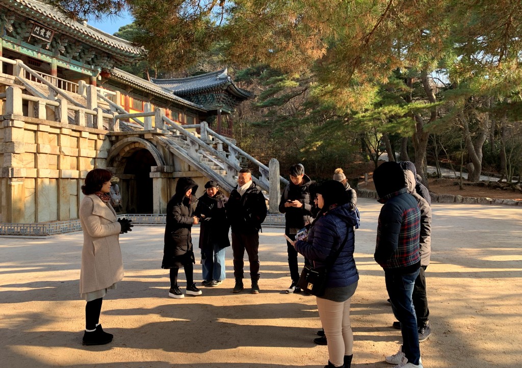 세계문화유산인 불국사를 답사하고 있다