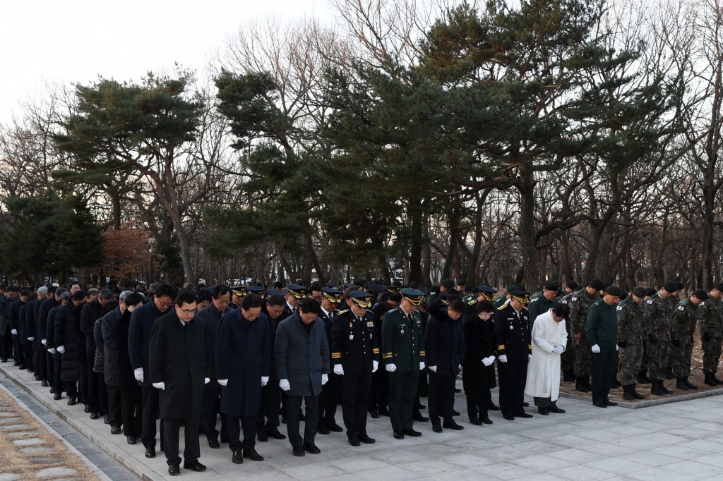 2. 주낙영 경주시장 신년 충혼탑 참배 새해 첫 일과 시작 (1)