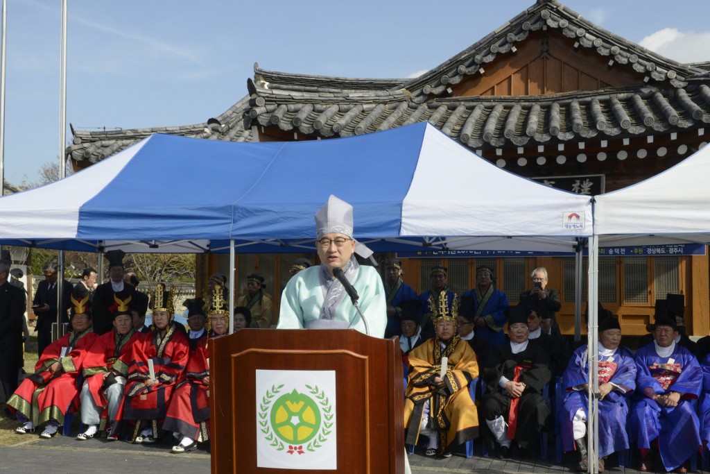 4. 숭덕전 향사에서 주낙영 경주시장이 인사말을 하고 있다.