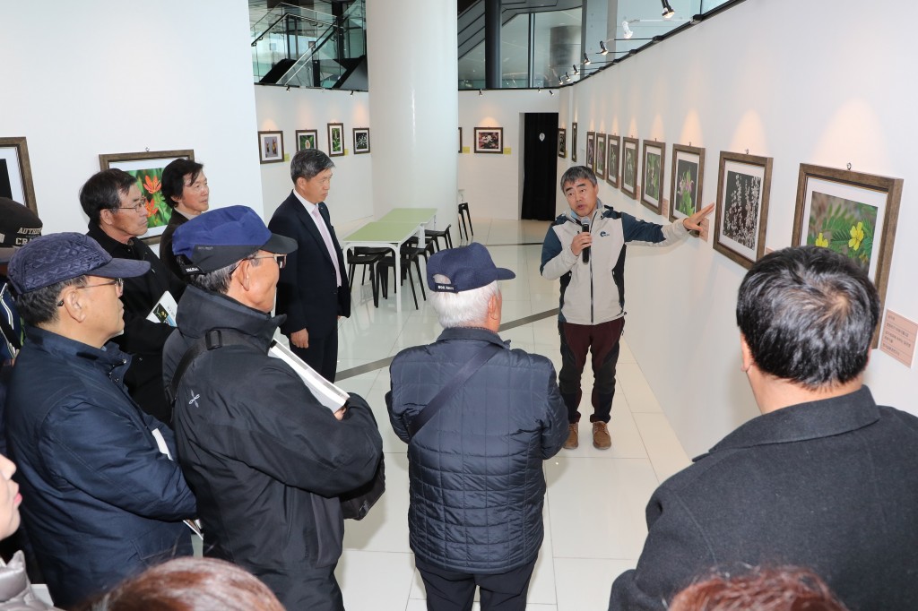 사진2.한수원 야생화 사진전 개막식