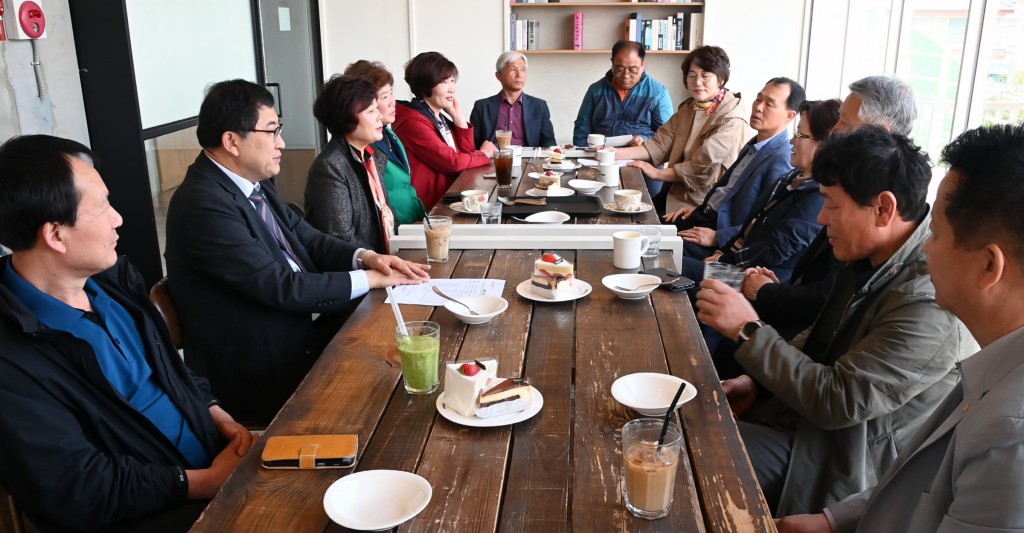 2. 주낙영 경주시장, 의용소방대 지역 대장들과 좌담회 가져 (3)