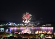 지난해 연등문화축제 개막식을 축하하는 불꽃