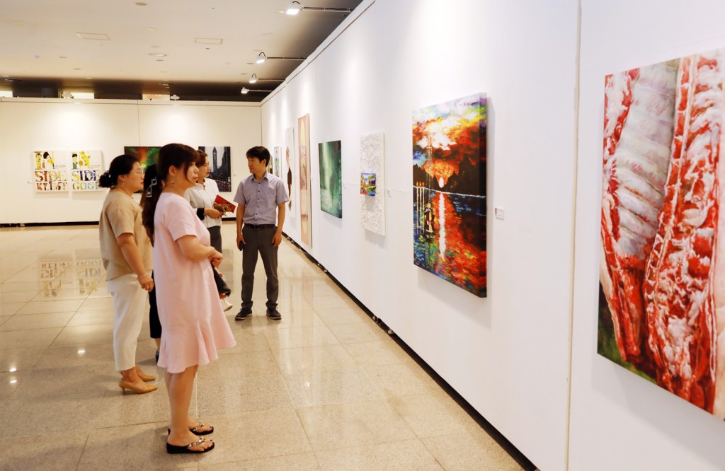 2-11일부터 엑스포 문화센터 전시장에서 포항예술고 학생들의 미술전시회인 ‘2019 예술愛 꿈을 담다’가 열린다. 사진은 지난해 전시회 모습