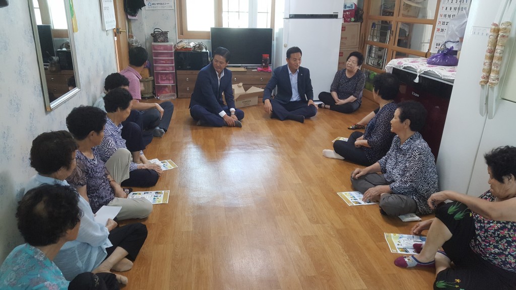 3. 외동읍, 폭염 속 경로당(무더위 쉼터)에서 소통행정(1)