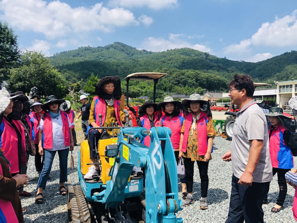 5. 경주시농업기술센터, 여성농업인 농업기계 안전이용 교육 실시