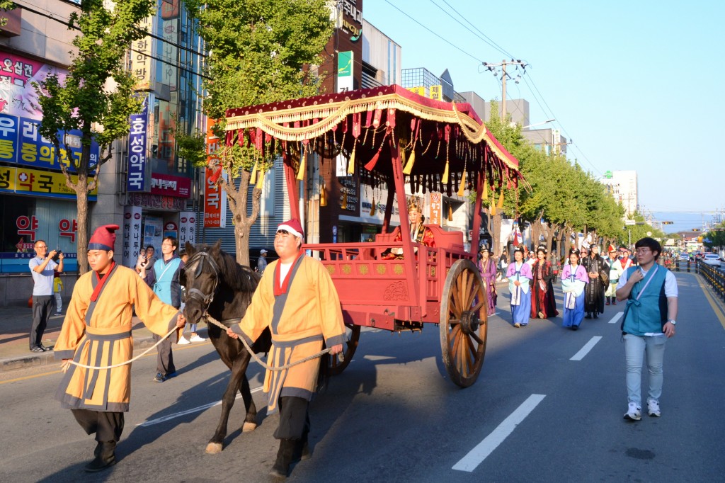 제47회 신라문화제(지난해 신라문화제 선덕여왕 행차 행렬 1)