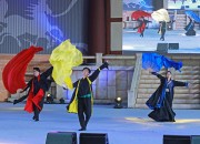 28일 경주엑스포 백결공연장에서 '멋 무용단' 단원들이 역동적인 단체 무용을 선보이고 있다