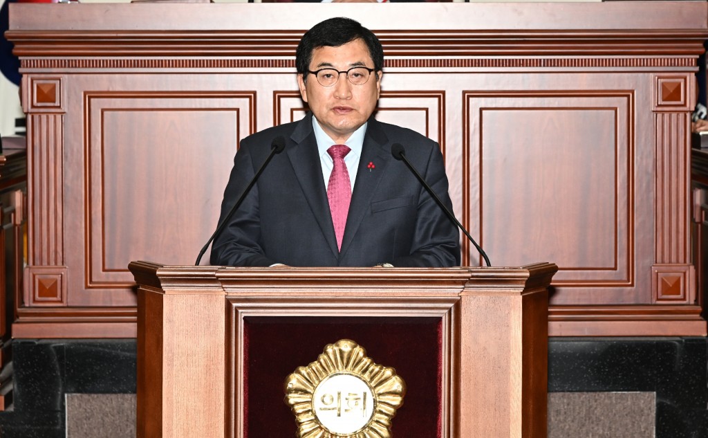 1-1.주낙영 경주시장이 28일 경주시의회 제2차 정례회서 시정연설을 하고 있다. (1)