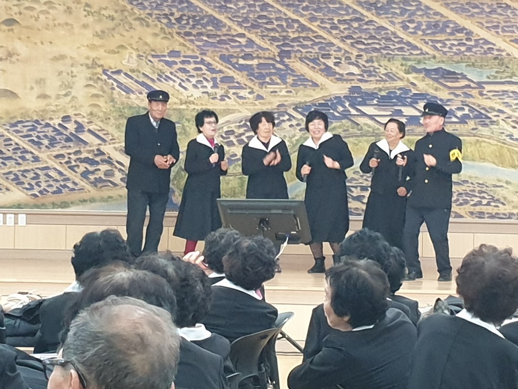 1. 안강노인대학 추억의 교복(1)