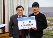 2. 경주시, 대학생 대상 아이디어 공모 우수작 시상식 및 발표회 개(주낙영 경주시장과 금상 수상한 위덕대 이재훈 학생)