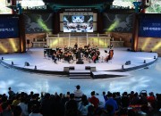 2일 경주엑스포 백결공연장에서  공연을 감상하는 관람객들