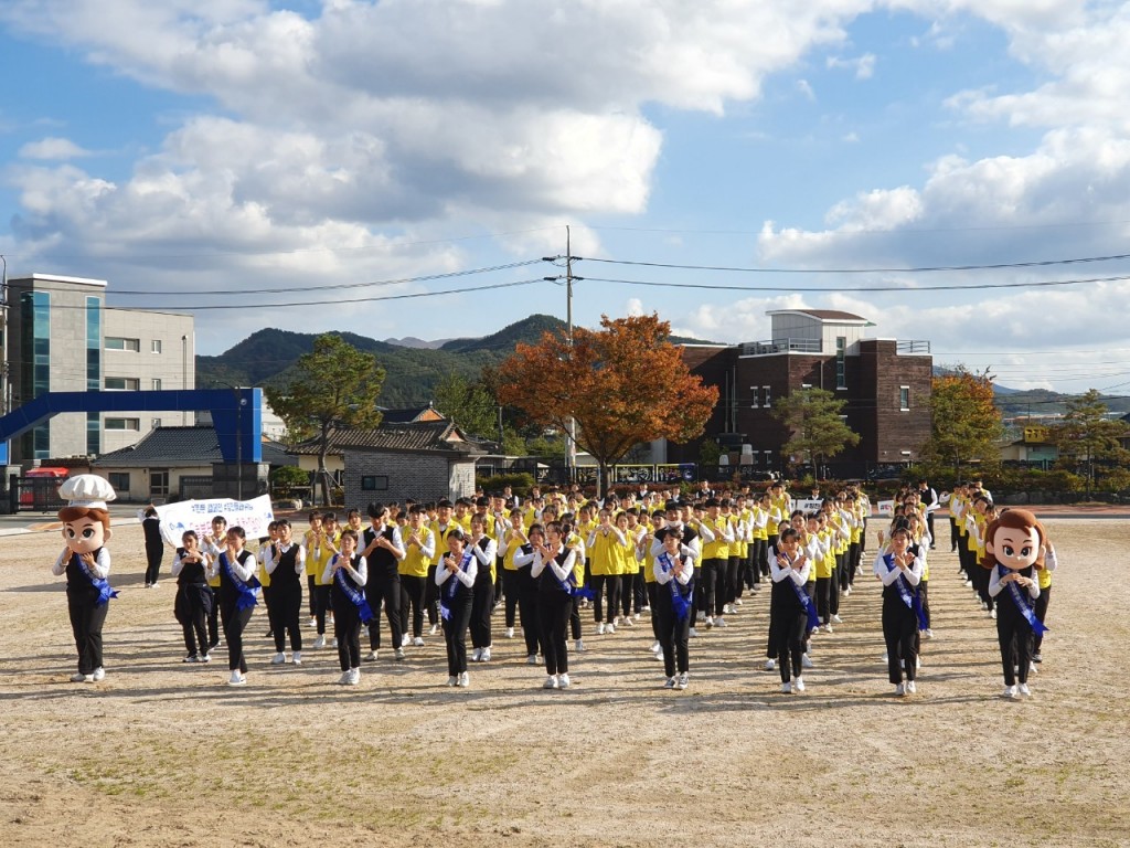 3. (사)경주시종합자원봉센터와 삼성생활예술고 학생들이 함께한 칭찬 플래쉬몹 (2)