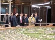 6일 경주엑스포를 방문한 경북도의회 문화환경위원회 의원들이 경주타워 신라왕경도AR을 체험하고 있다