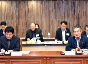 김성조사장이 사업추진계획을 발표하고 있다(왼쪽 안영배 한국관광공사 사장)