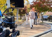 동국대학교경주캠퍼스에서 완시리 온굼파이 일행이 홍보영상 촬영을 하고 있다-1