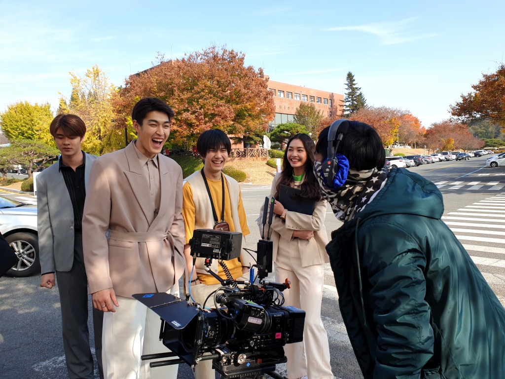 동국대학교경주캠퍼스에서 완시리 온굼파이 일행이 홍보영상 촬영을 하고 있다