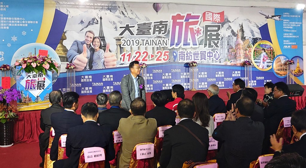 박용우본부장이 경북관광 홍보를 하고 있다