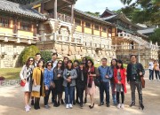 불국사를 답사하고 있다