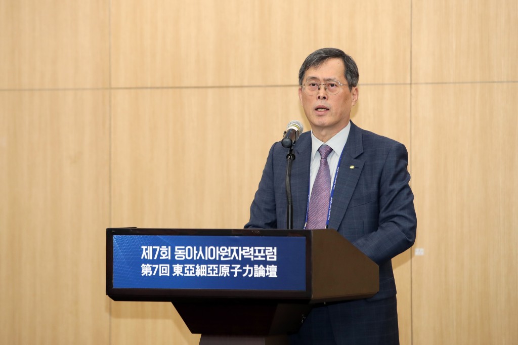 사진2 개회사하고 있는 정재훈 회장