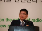[크기변환]한국원자력환경공단 차성수 이사장이 제6차 방사성폐기물 안전관리 국제 심포지엄 환영사를 하고있다.2