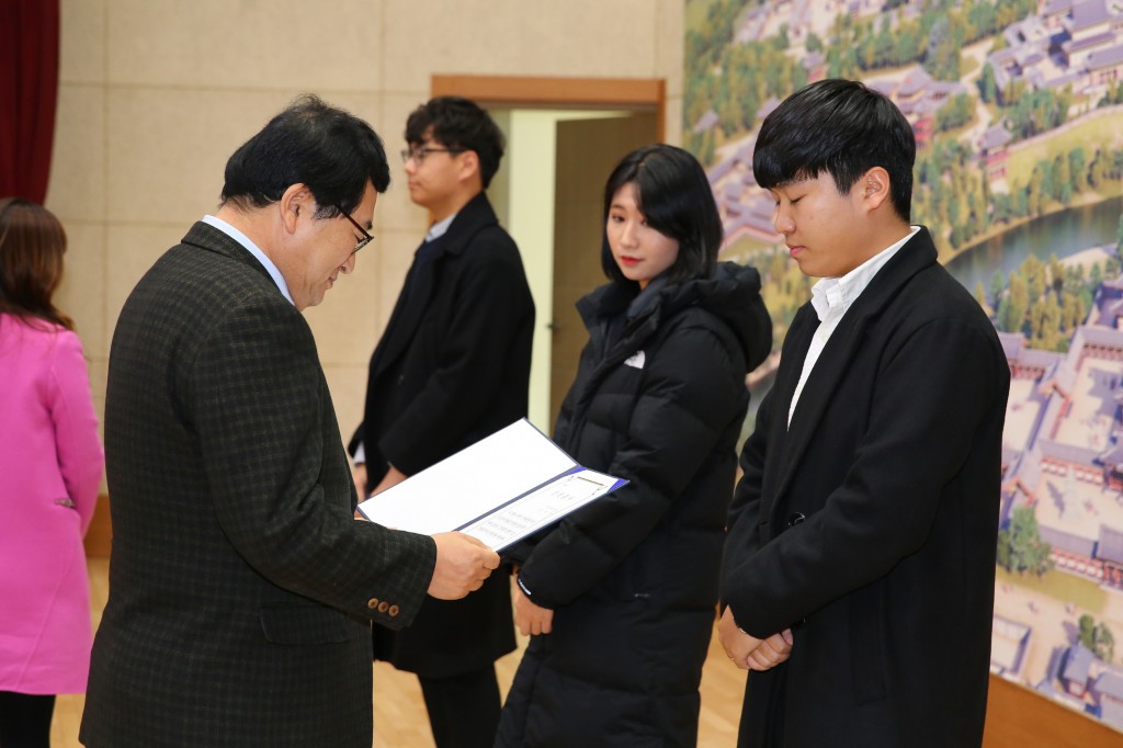 3. 2019년도 경주사랑장학금 장학증서 수여식 개최 (4)