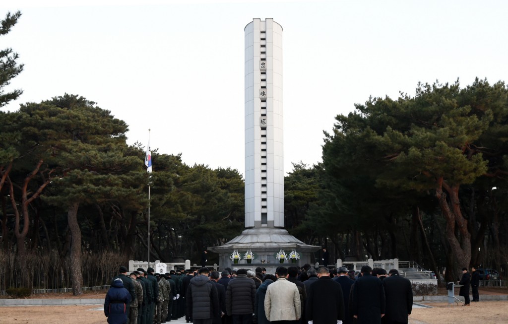 2.주낙영 경주시장, 신년 충혼탑 참배로 새해 첫 일과 시작 (3)