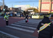 경주경찰서사진4 -흥무초등학교 등굣길 교통안전 캠페인