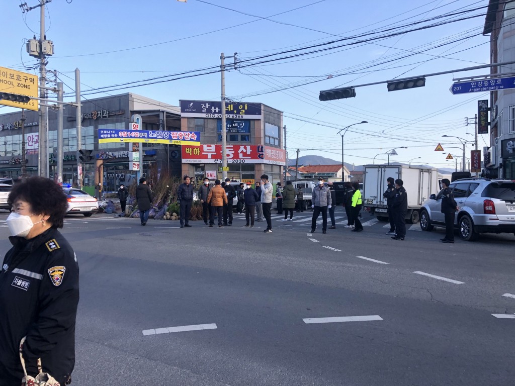 9. 코로나19 확산 방지를 위한 안강시장 노점상 단속 실시