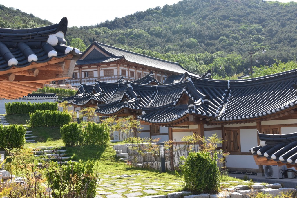 2. 오래 기다리셨지요~ 경주화랑마을 재개(육부촌 전경)