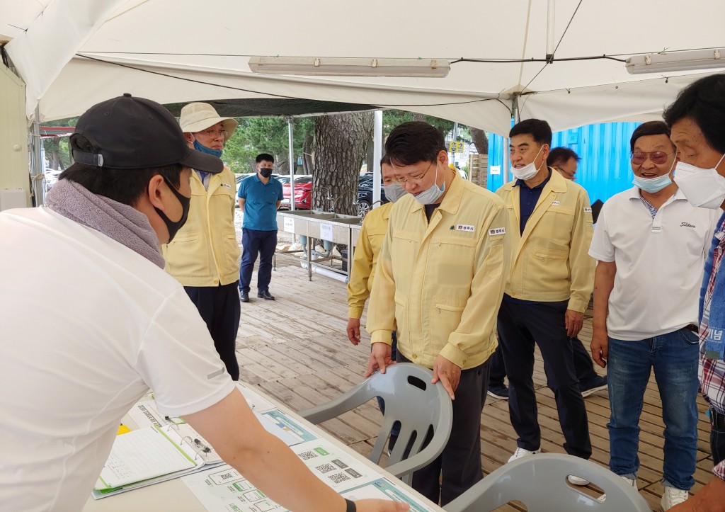 1. 이영석 부시장, 성수기 해수욕장 운영상황 현장 점검 (2)