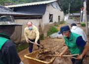 3. 산내면 새마을협의회·새마을부녀회, 태풍피해 침수가구 복구 지원 (1)