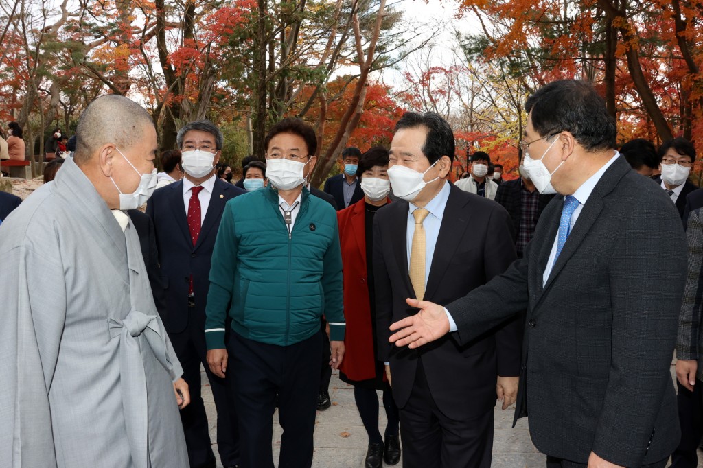 1-2 정세균 국무총리 경주 전격 방문… 주낙영 시장, 지역 현안문제 건의