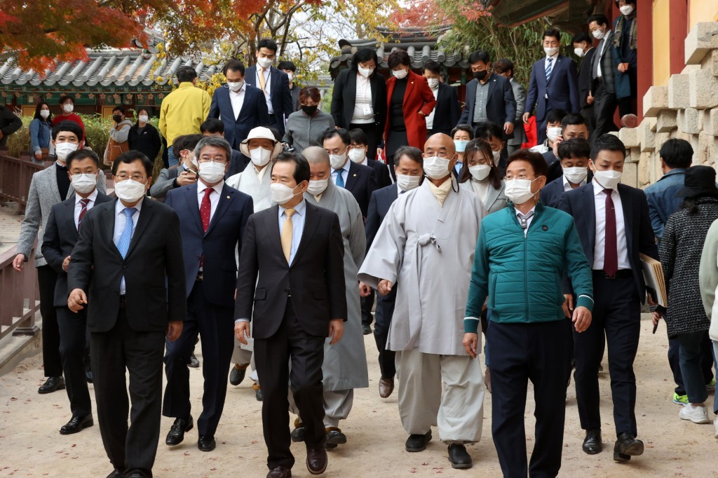 1-4 정세균 국무총리 경주 전격 방문… 주낙영 시장, 지역 현안문제 건의