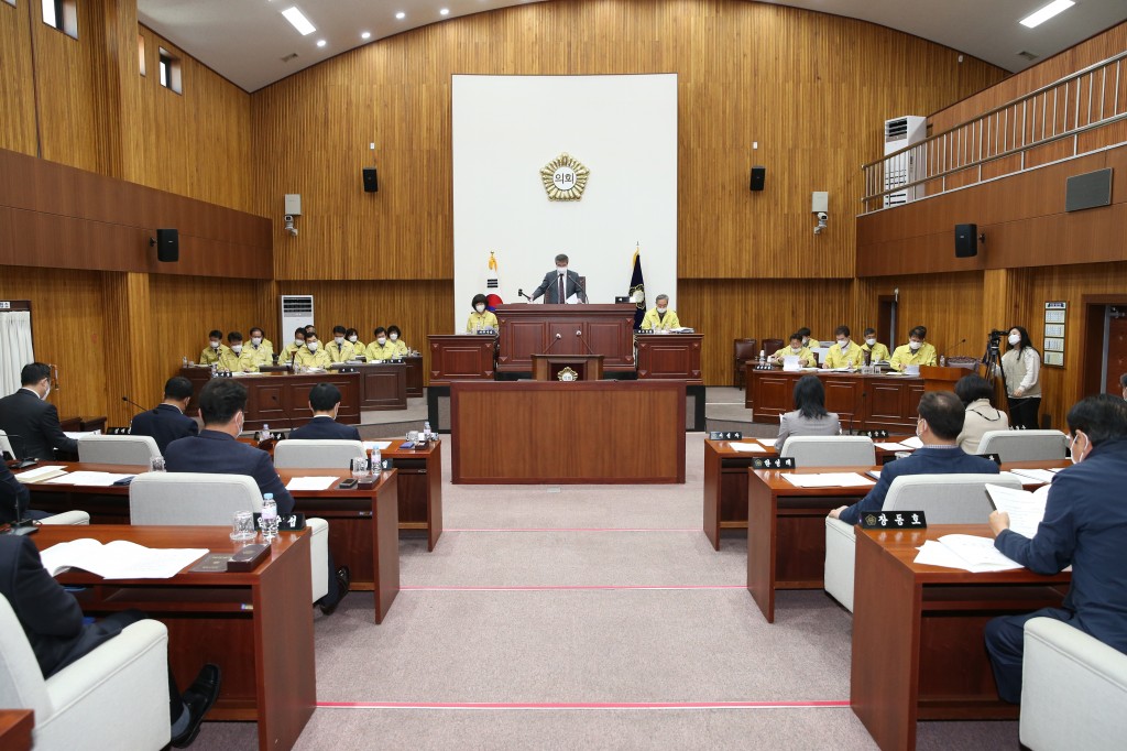 20201130_(035)_제256회 경주시의회 제2차 정례회 제1차 본회의_AD2J6377