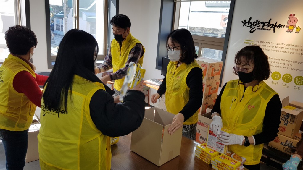 4. 친절한경자씨, 보훈가정에 식료품키트 전달 (2)