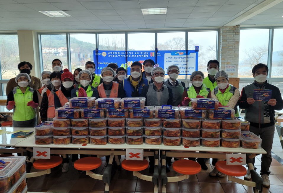 7. 경주여자정보고등학교, 지역주민과 함께하는 김장 담그기 행사 개최 (2)