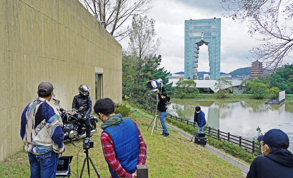 BMW모토라드는 지난 9월 경주엑스포공원과 솔거미술관을 배경으로 광고촬영을 진행했다.-1