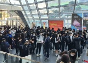 '인피니티 플라잉' 을 보기 위해 부산 영화의 전당을 찾은 관람객들