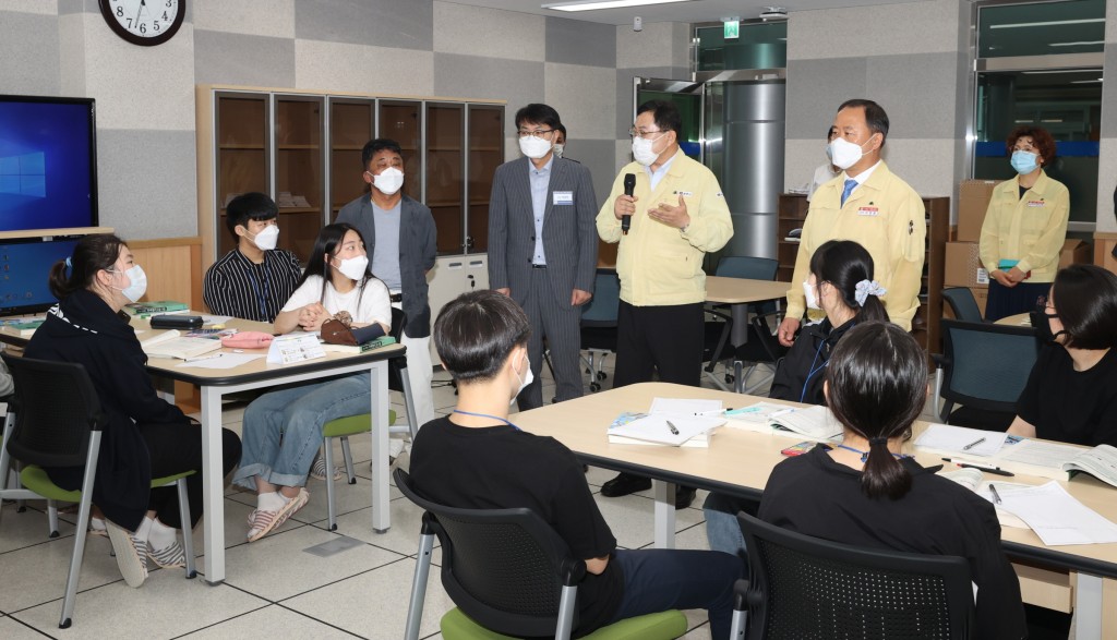 1. 경주시,‘무상교복·무상급식·무상교육’올해부터전면시행…….‘교육비용 3無’도시된다