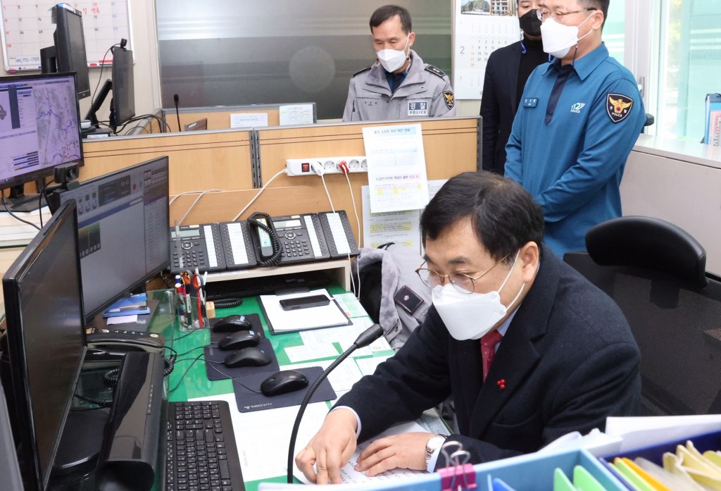 주낙영 경주시장 설 연휴 현업기관 방문 격려 (2)